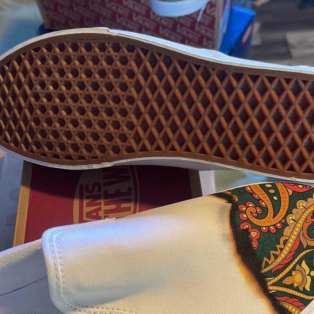 Vans - Picture 2 of 4